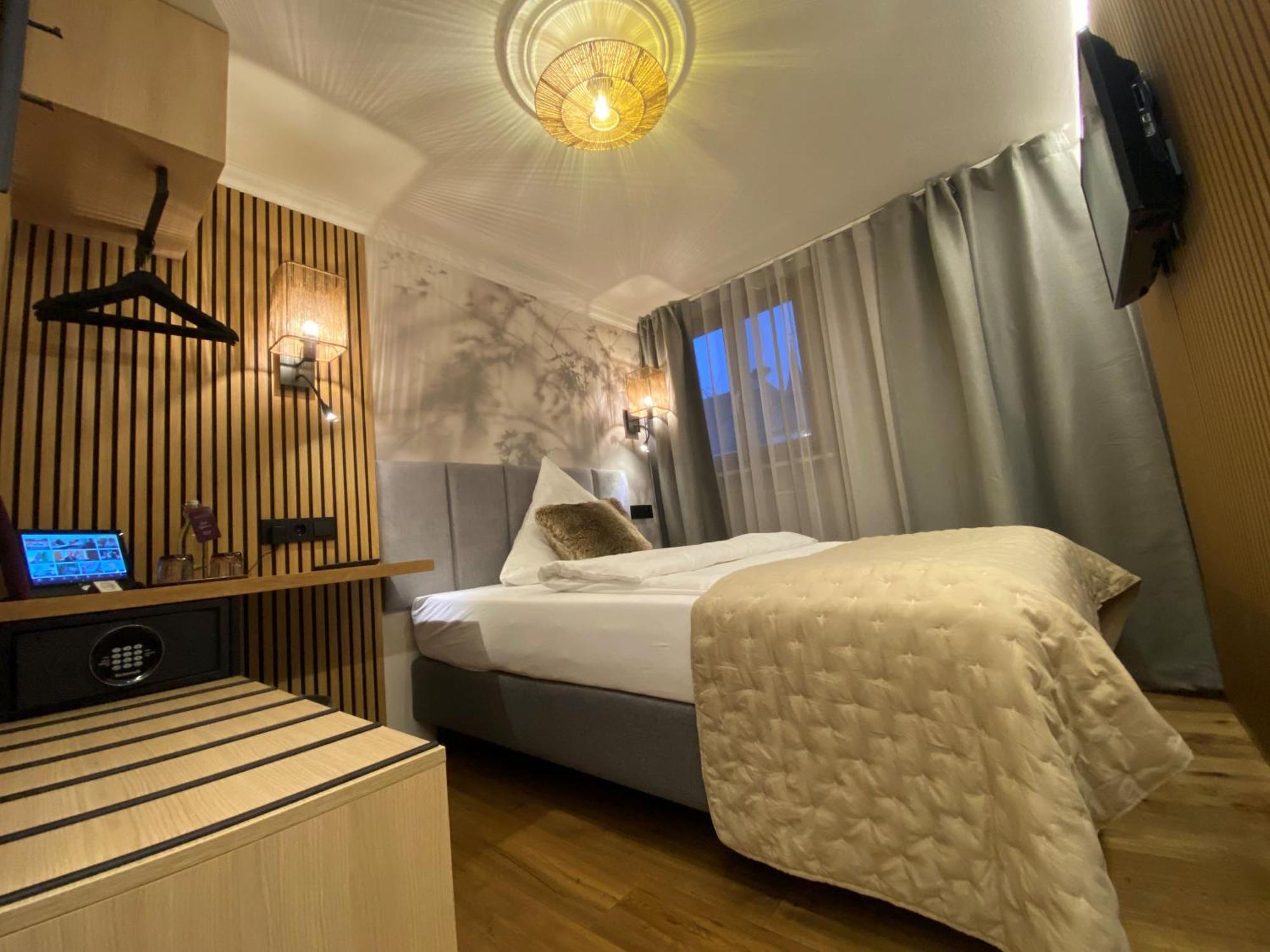 אמצל Boutique - Hotel Zum Schloss מראה חיצוני תמונה