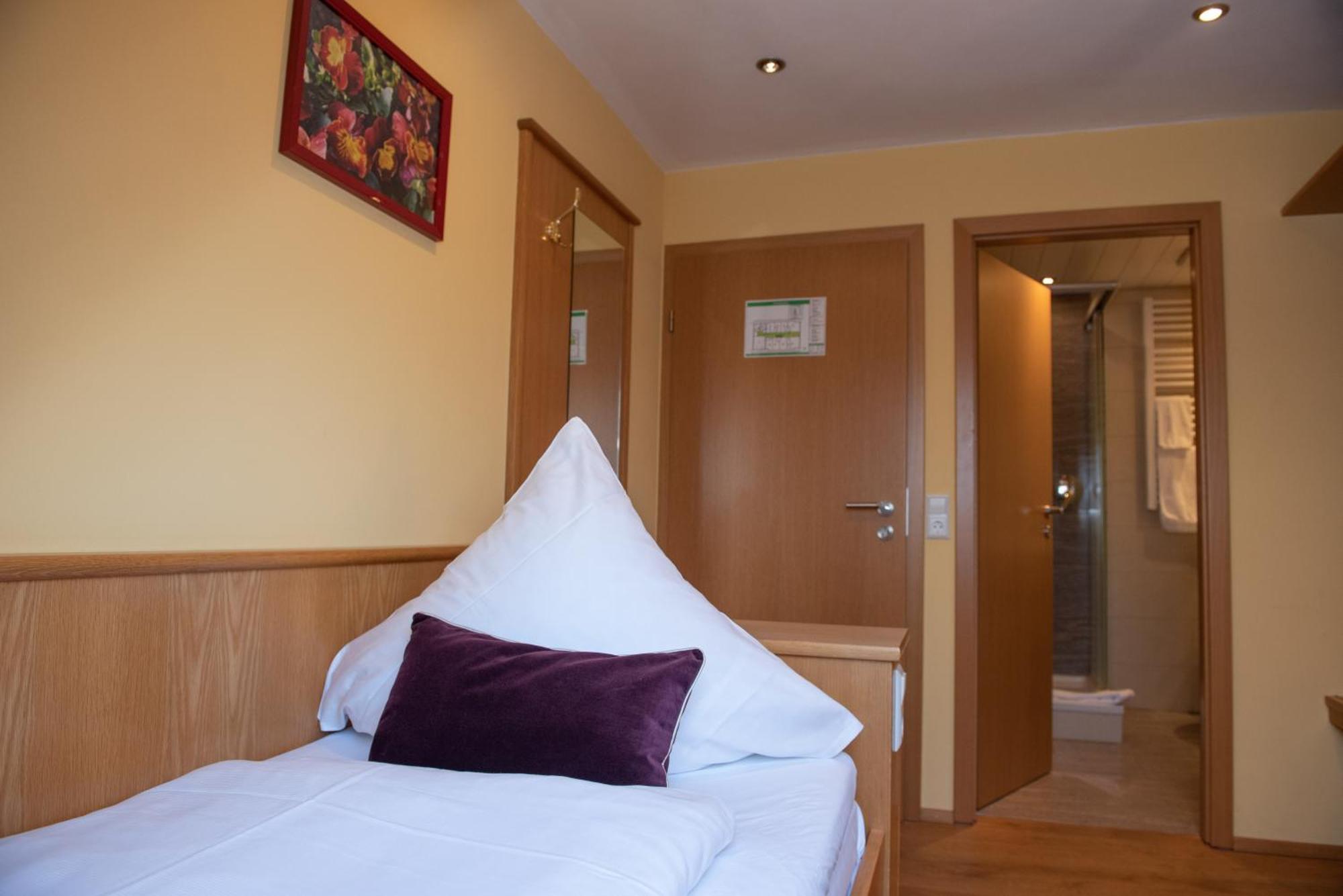 אמצל Boutique - Hotel Zum Schloss מראה חיצוני תמונה