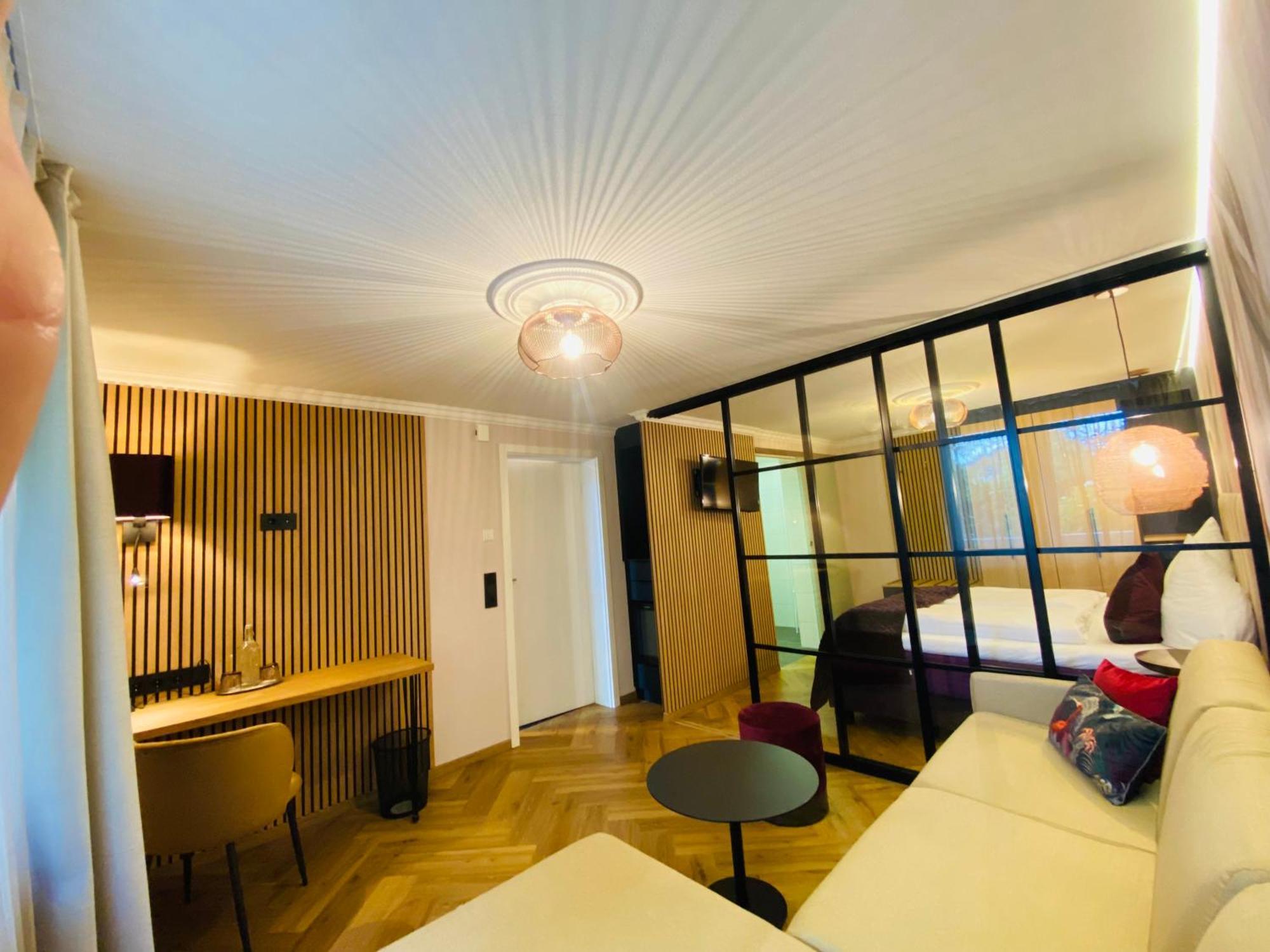 אמצל Boutique - Hotel Zum Schloss מראה חיצוני תמונה