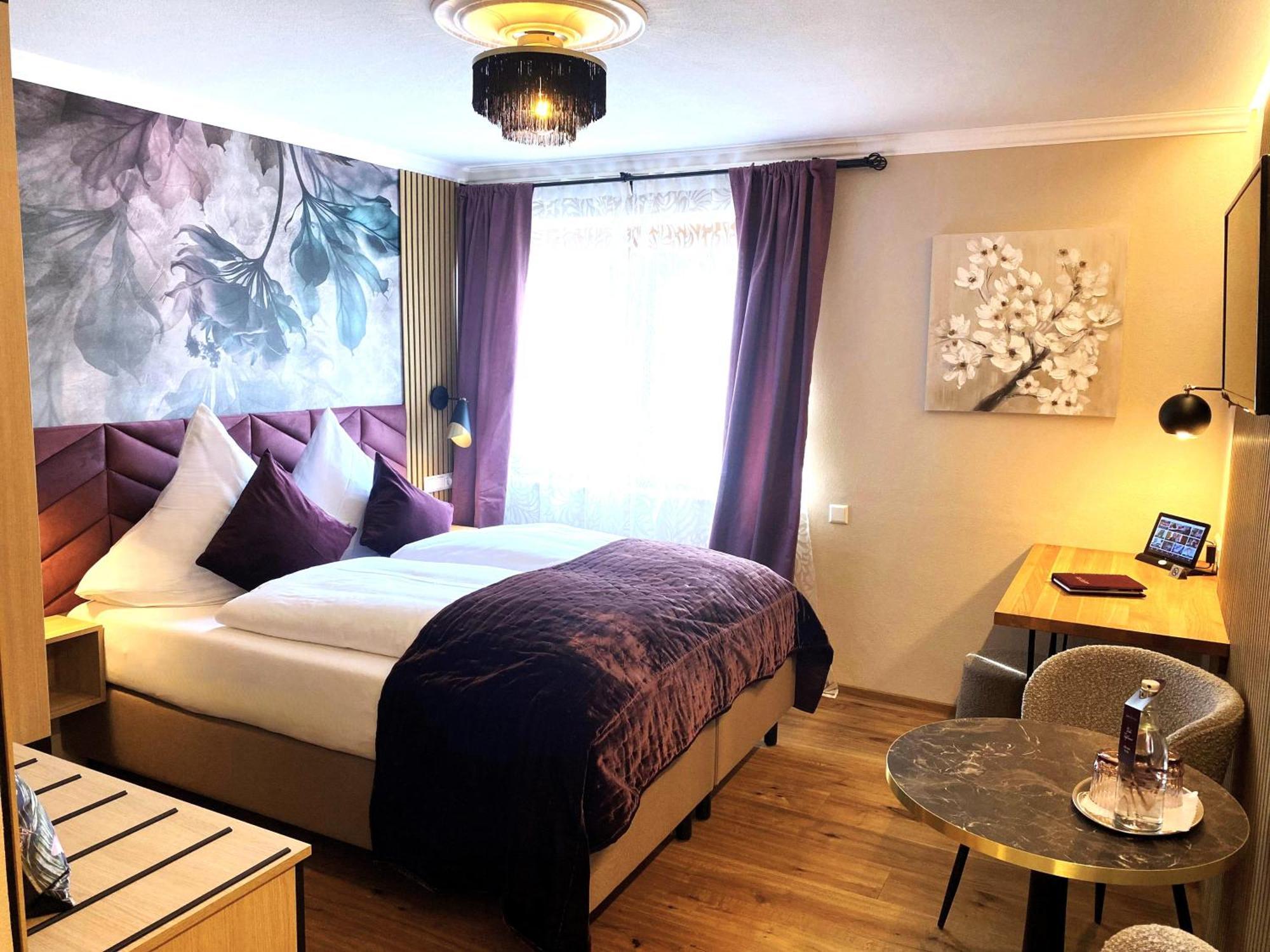 אמצל Boutique - Hotel Zum Schloss מראה חיצוני תמונה
