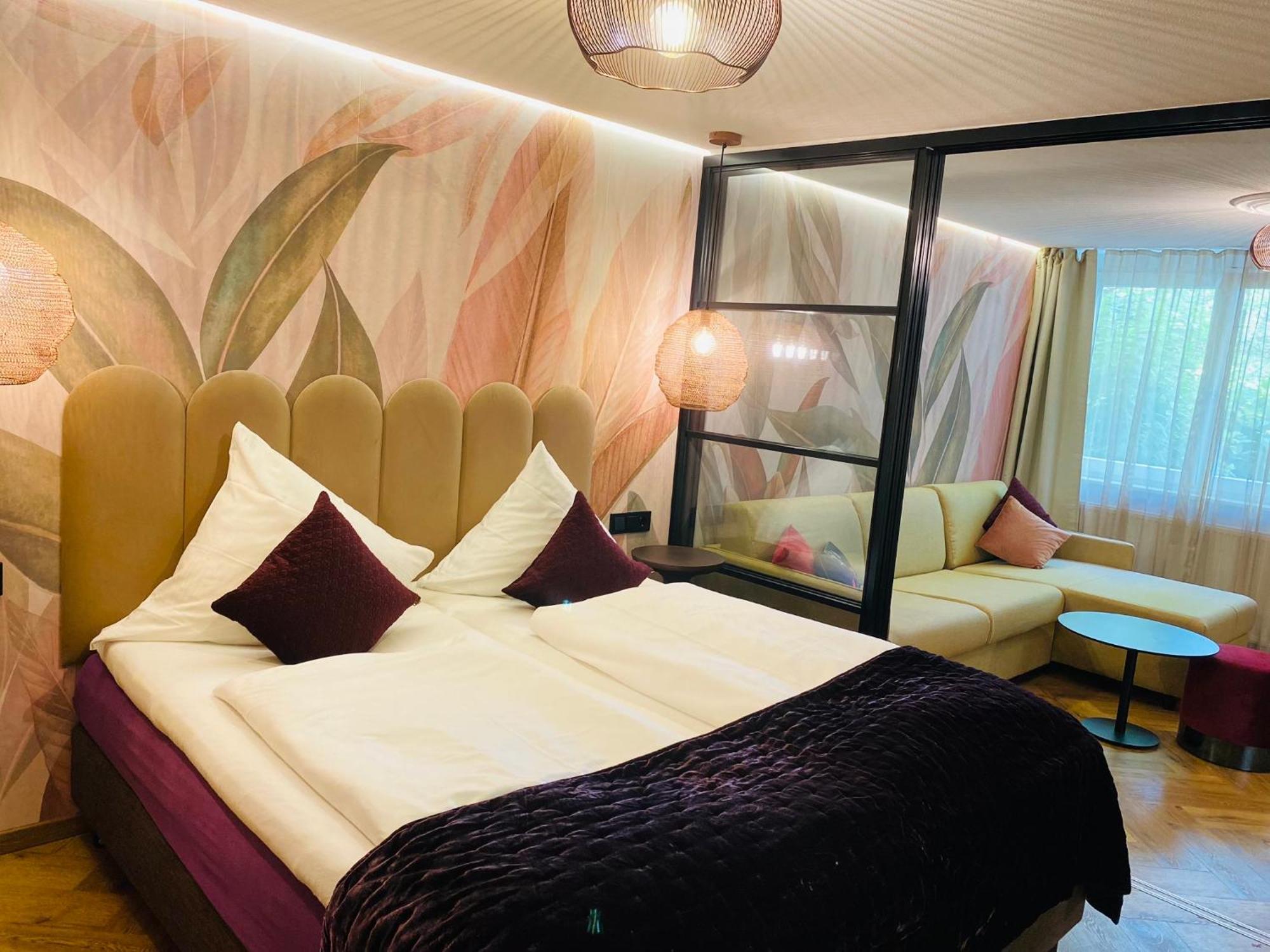 אמצל Boutique - Hotel Zum Schloss מראה חיצוני תמונה