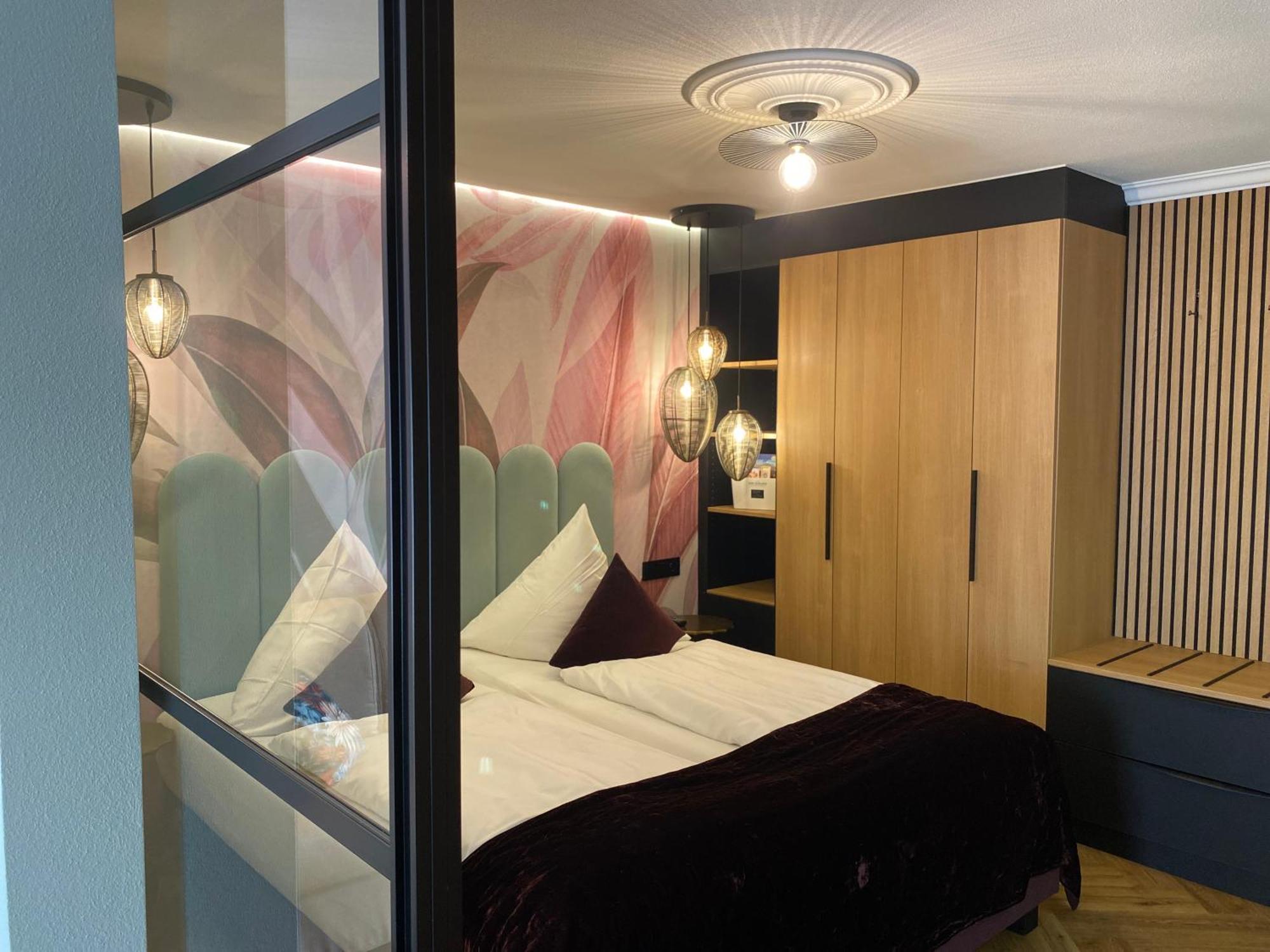 אמצל Boutique - Hotel Zum Schloss מראה חיצוני תמונה