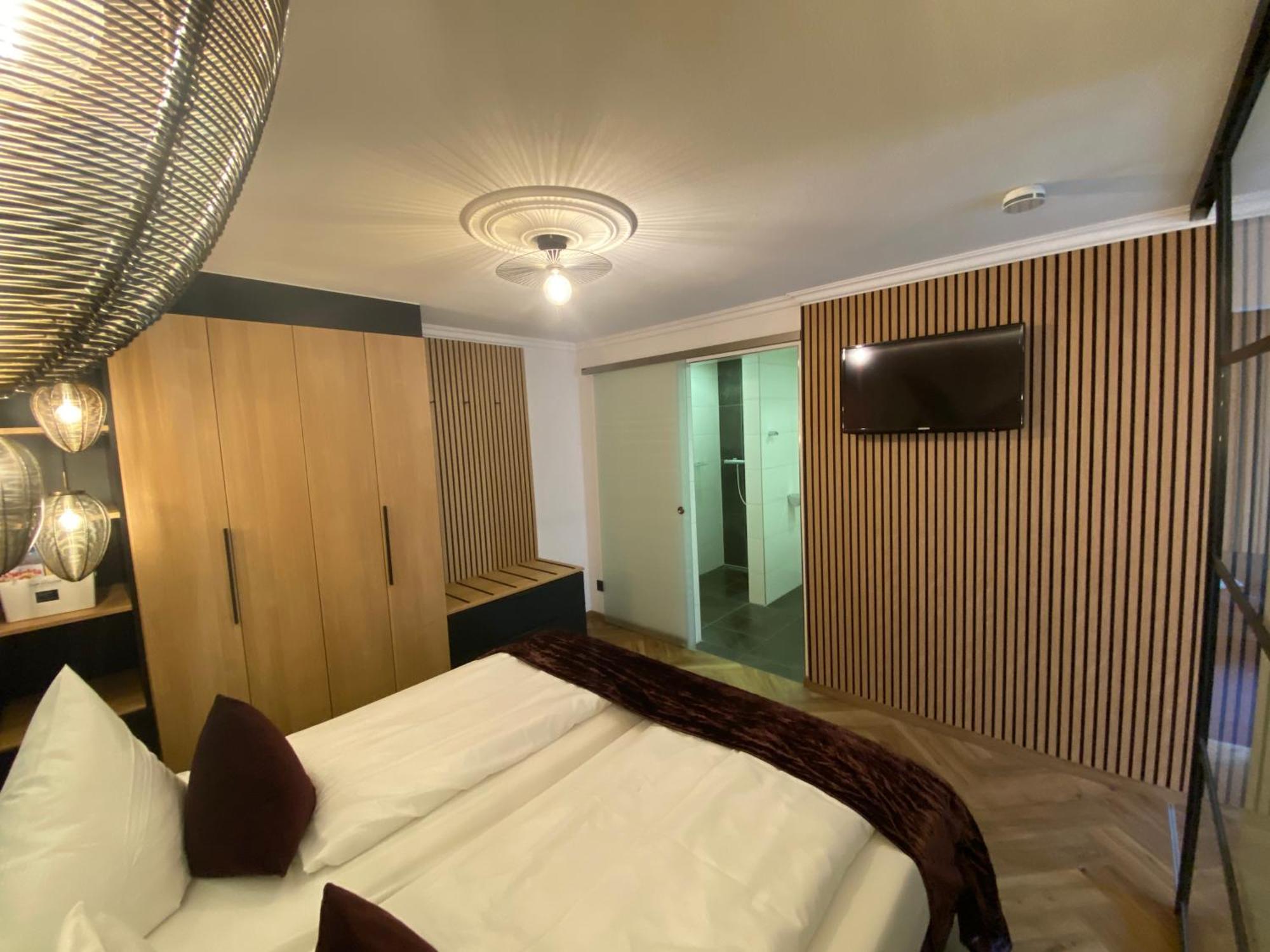 אמצל Boutique - Hotel Zum Schloss מראה חיצוני תמונה